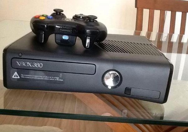 Xbox 360 4gb + 1 controle