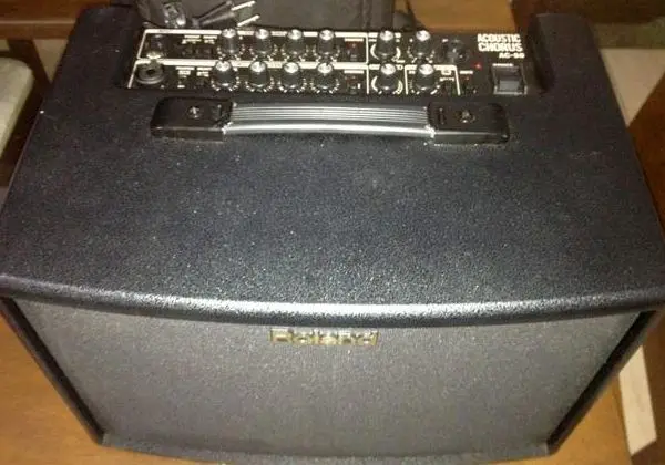 Amplificador Para Violão e Voz Acoustic Chorus AC-60 - Roland
