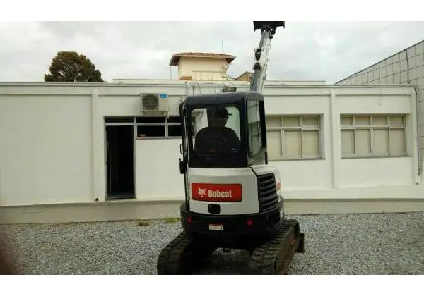 Mini escavadeira bobcat