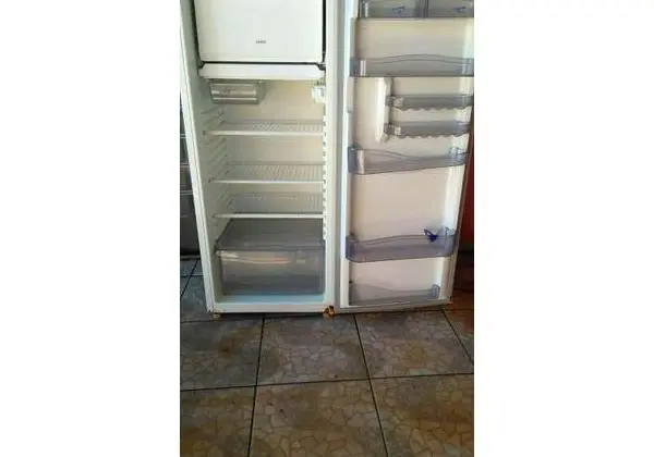 Geladeira 220v