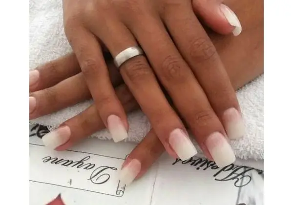 Promoção de alongamento de unha de gel e acrigel