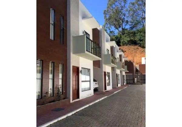 Oportunidade de Investimento Última casa de 3 quartos no Parque Guadalajara Aeroporto