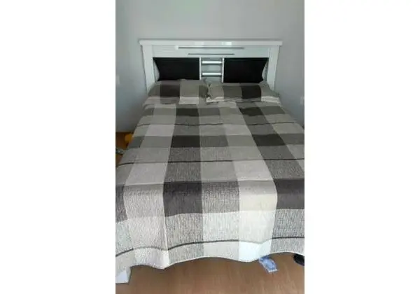 Cama casal branca