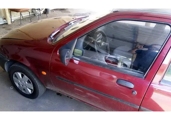 Ford Fiesta 1.0 / 4 portas - 1998