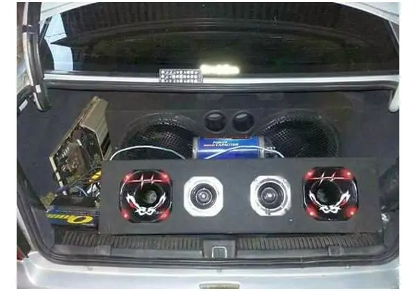 Som automotivo
