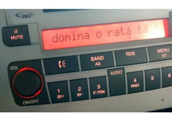 Rádio original Fiat conect