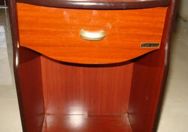 Mesa para telefone com lindo Design, e com gaveta . Ótimo preço