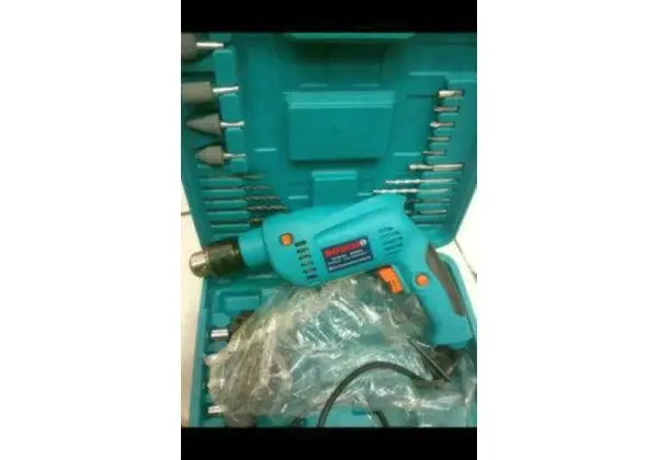Furadeira e Parafusadeira Bosch 800w Nova