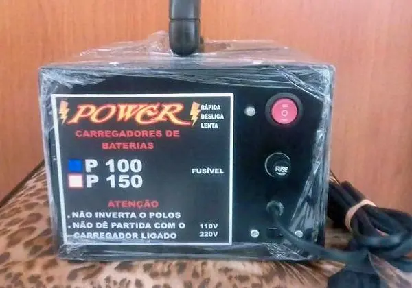 Carregador de bateria automotivo