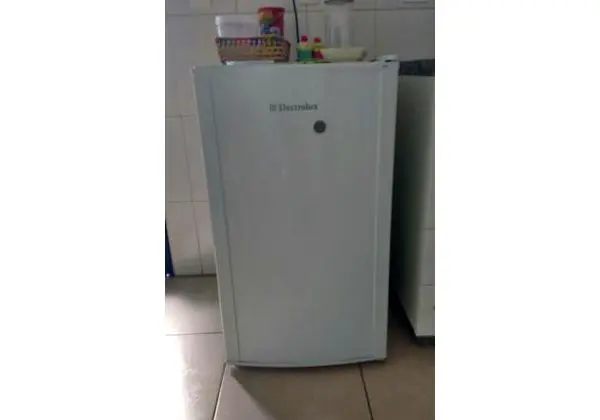 Frigobar Electrolux 120 litros seminovo