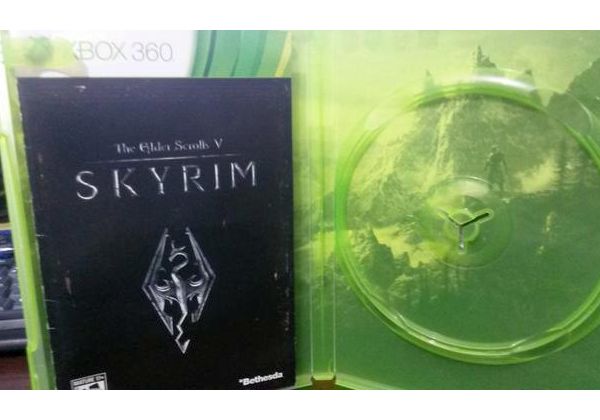XBox 360 Skyrim The Elder Scrolls V Somente box+ Encarte