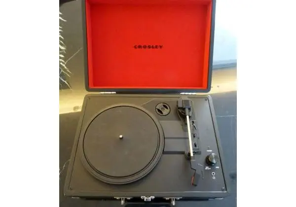 Vitrola Crosley CR8005A vintage portátil em ótimo estado