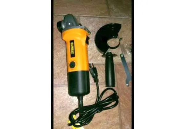 Lixadeira Dewalt 900wats Nova