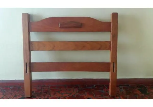 Cabeceira para cama de solteiro - Madeira