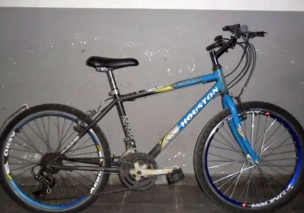 Bicicleta aro 24 com 18 marchas
