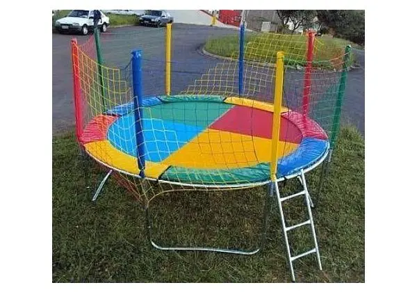 Pula pula, piscina e algodão doce