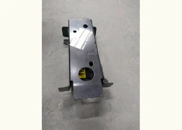 Suporte travessa suspensão Longarina march e versa 2011 a 2017