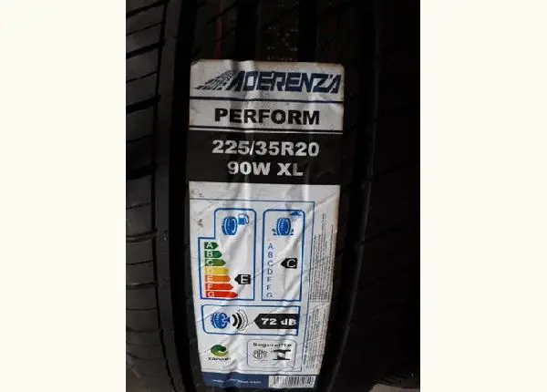 Pneu 225/35 R20