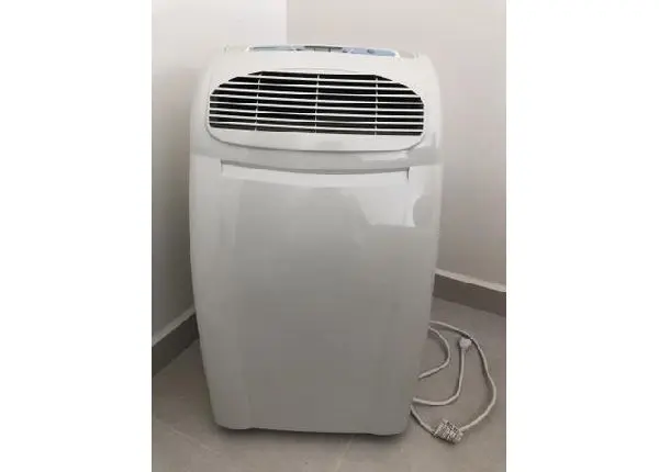 Ar condicionado portátil 10.000 BTU/h, semi novo
