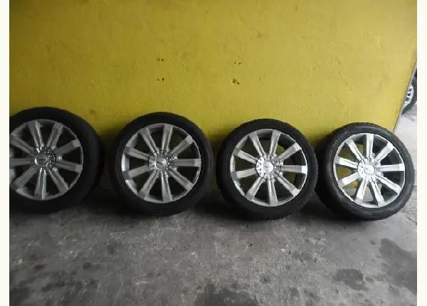 Jogo de rodas aro 17 com pneus