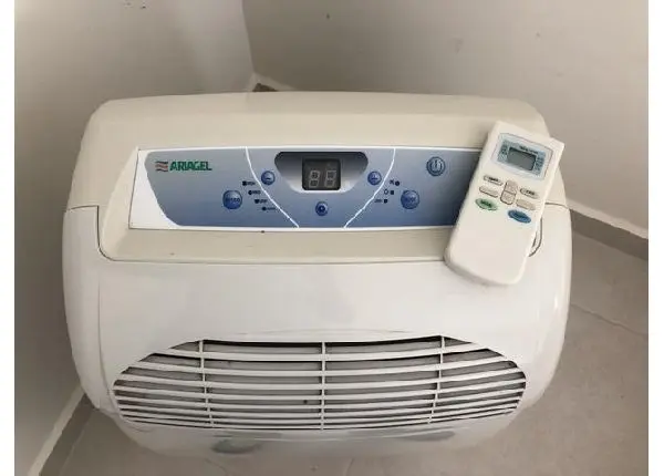 Ar condicionado portátil 10.000 BTU/h, semi novo