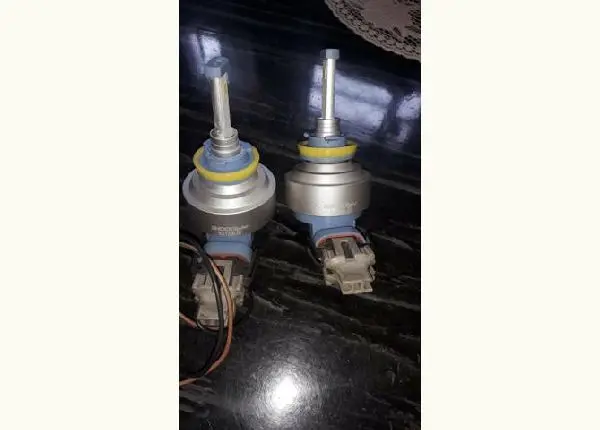 Vendo Par de lâmpadas de farol de milha
