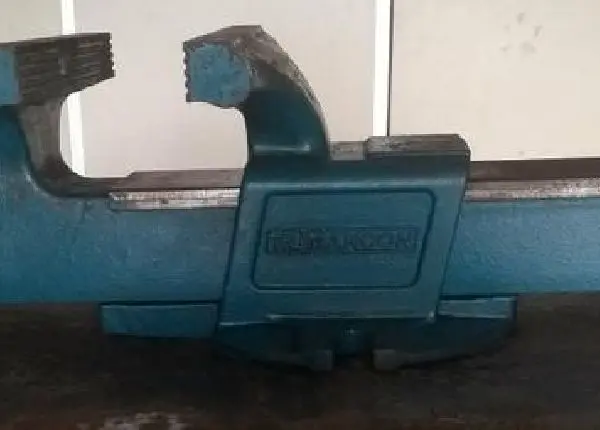 Morsa de Bancada Nodular 8