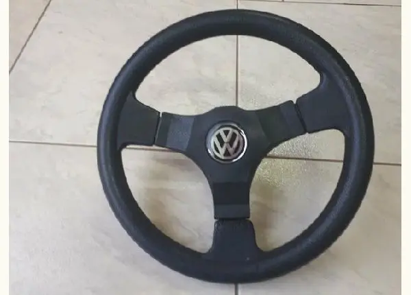 Volante esportivo com cubo
