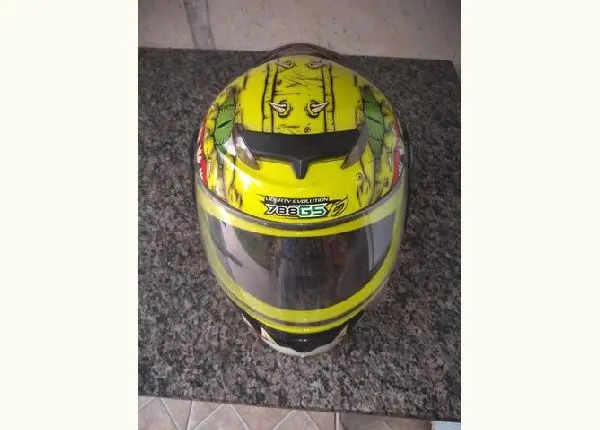 Vende se capacete
