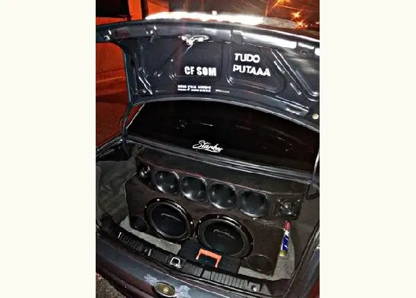 Som automotivo forte