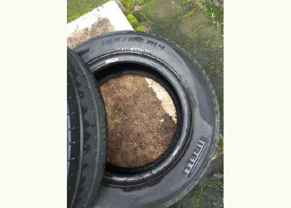 2 Pneus meia vida: 185/65 R14 PIRELLI