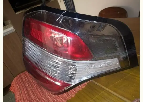 Lanterna traseira direita