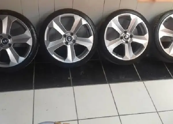 Vendo essas rodas aro 17