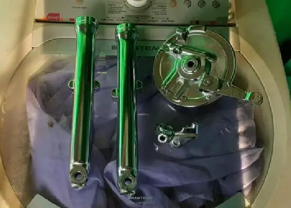 Peças cromadas de moto