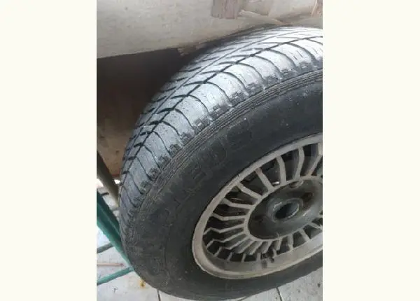 Vendo uma roda de opala ou Caravan