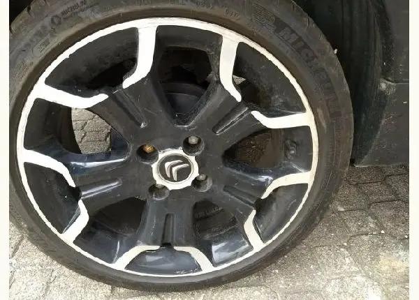 Roda Citroen ds3 aro 17 troco