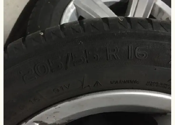 Vendo Rodas com Pneu Michelin em bom estado