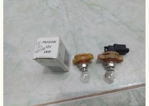 Um par de lâmpadas H16 para Etios é C3