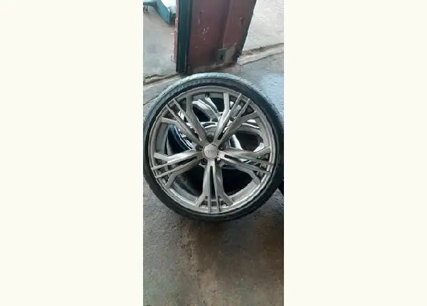 Rodas Aro 20 da Audi