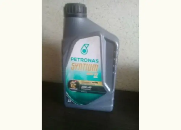 Óleo de motor e galão de plástico !!!