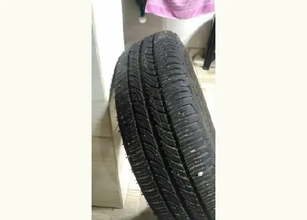 Pneu aro 13 175/70/13
