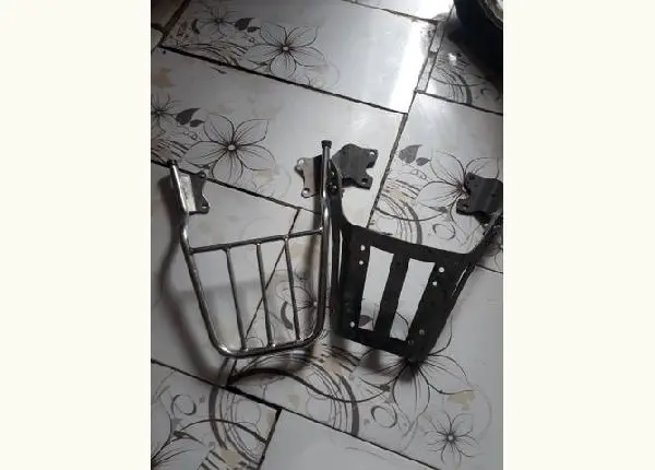 Vendo vendo 2 suporte de baú da feyzer 150 os dois