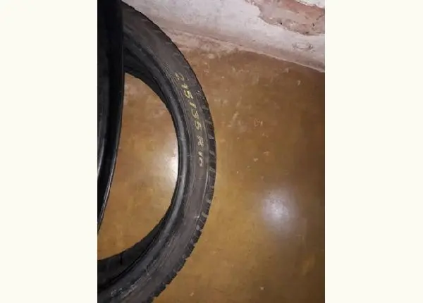 Vendo 2 pneu aro 215/35/18