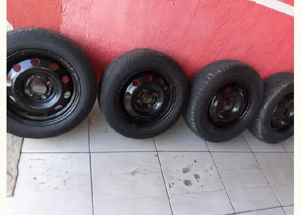 Jogo de rodas 14 com pneus +ou _