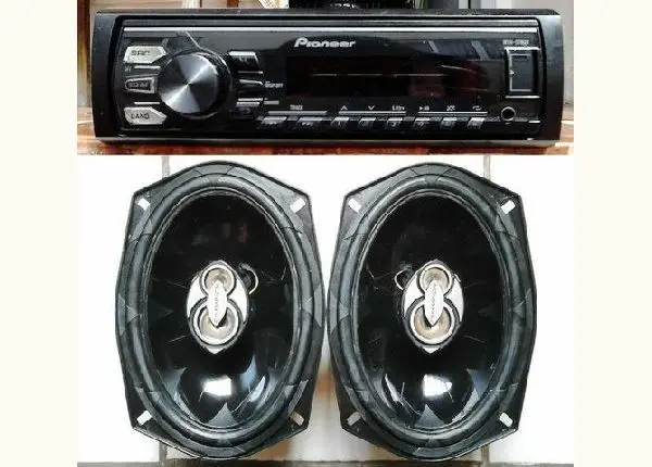 Kit Aparelho Pioneer (USB, Auxiliar, rádio AM/FM) + Alto Falantes 6x9 Champion (Novos)