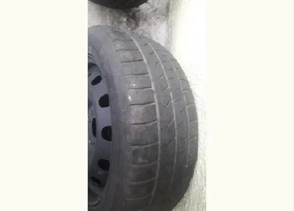 Pneus e roda vendo barato