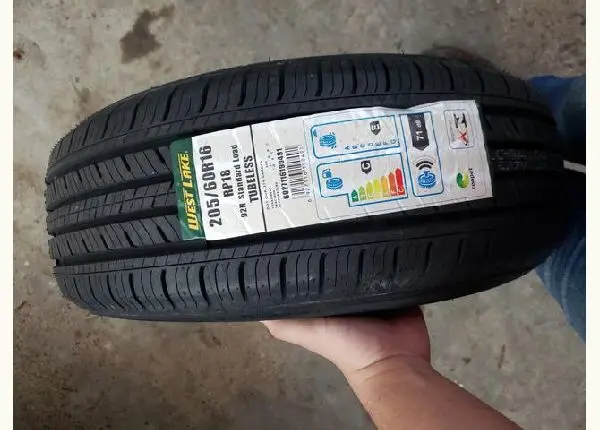 Vendo pneu 205/60r16