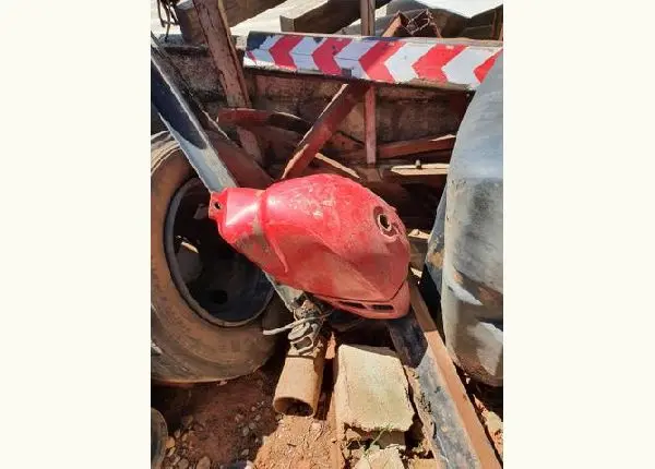 Tanque de tuwister com as 2 asas laterais