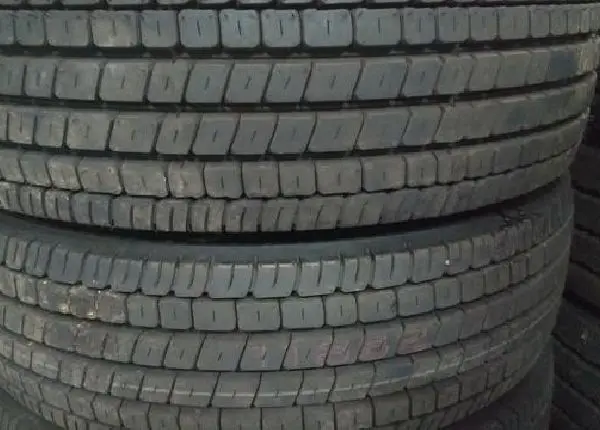 Jogo de Pneus Pirelli 215/75 x 17, 5