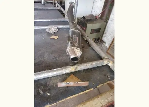 Vendo escape esportivo de tornado valor 200 troco em bateria de 7 amperes